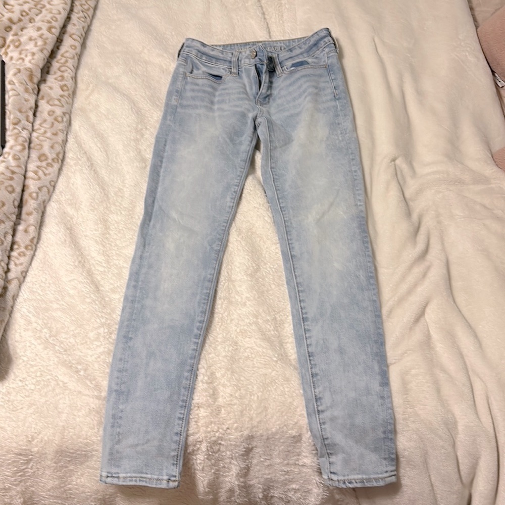 Light washed blue American Eagle jeans. Size 2, 360 next level stretch.